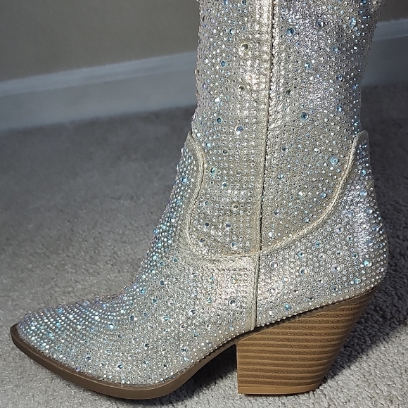 SHEIN Shimmering Silver Over-the-Knee Boots - Picture 5 of 11